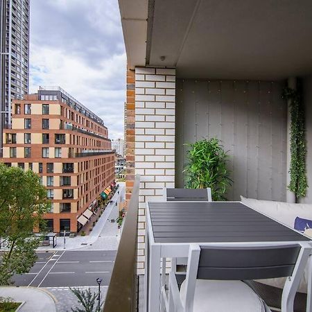 Superb 1 Bedroom Apartment 3Mins From Tube Station Londra Esterno foto