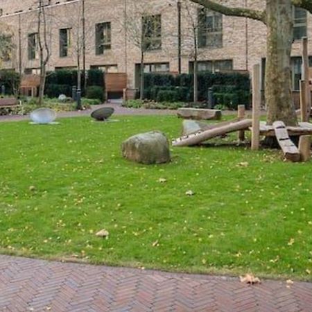 Superb 1 Bedroom Apartment 3Mins From Tube Station Londra Esterno foto