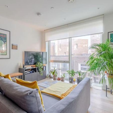 Superb 1 Bedroom Apartment 3Mins From Tube Station Londra Esterno foto